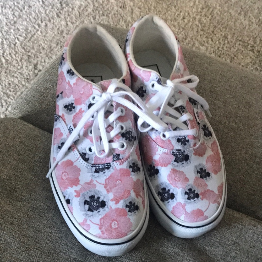 Floral pattern Vans. 8.5 platform style